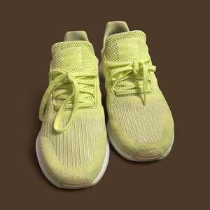 Adidas Swift Run Hi-Res Yellow DB2704 Sneakers